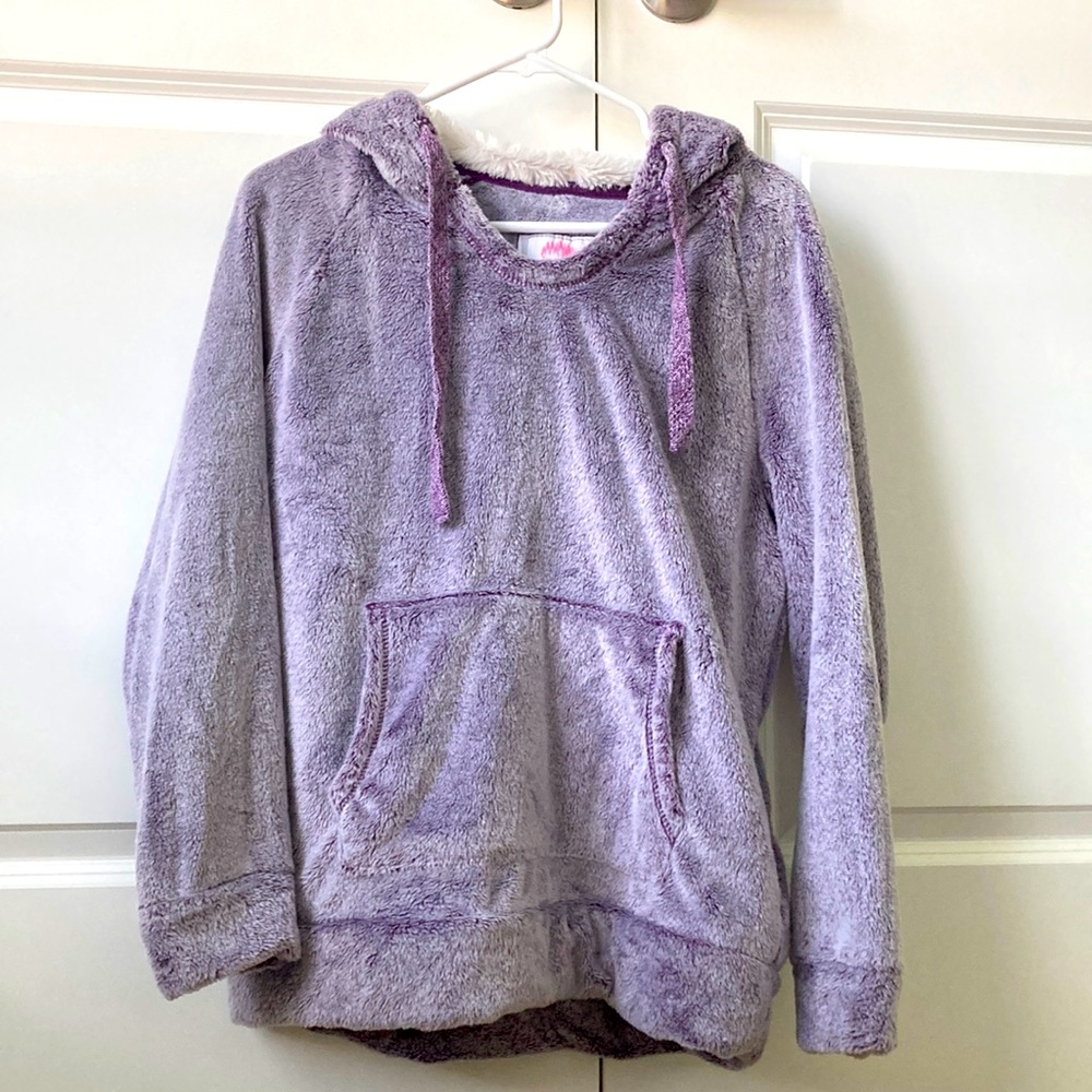 It’s a really soft and comfy hoodie. It’s size small and from Members Mark.